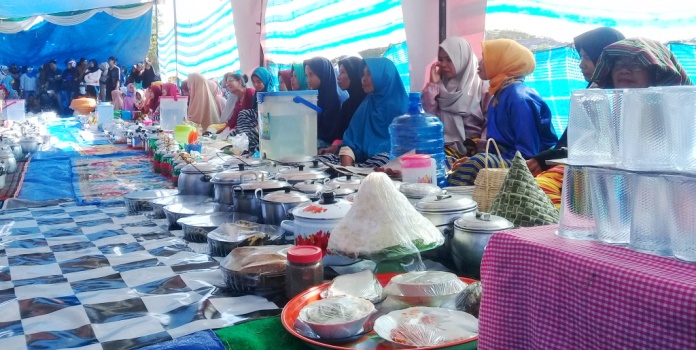 Kemeriahan Festival Kuliner Seribu Panci di Koba Baubau, Minggu (22/9/2019). (Foto: Aisyah Welina/ SULTRAKINI.COM)