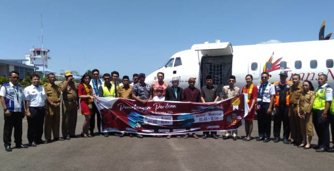 Peresmian penerbangan perdana TransNusa di Bandara Betoambari Baubau, Senin (16/9/2019). (Foto: Mira untuk Sultrakini.com)