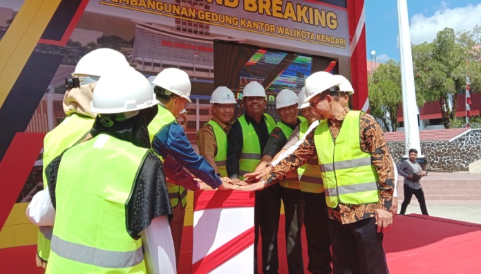 Peresmian pembangunan Kantor Wali Kota Kendari yang baru, Senin (2/9/2019). (Foto: Hasrul Tamrin/SULTRAKINI.COM)