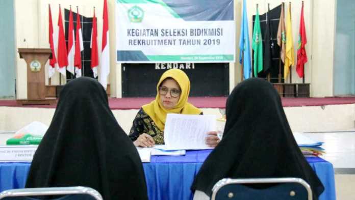 Seleksi wawancara calon penerima Bidikmisi di IAIN Kendari. (Foto: Humas IAIN Kendari/SULTRAKINI.COM)