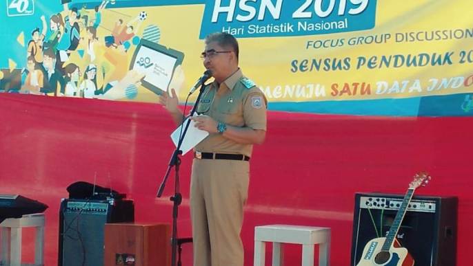 Bupati Butur Abu Hasan memberikan sambutan saat ramah tamah Hari Statistik Nasional, Senin (30/9/2019). (Foto:Ardian Saban/SULTRAKINI.COM).