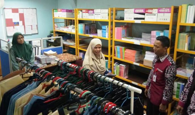 SDIT Insan Mandiri Kendari Saat Mengunjungi Unit Usaha Adni Islamic School. (Foto : Istimewa)