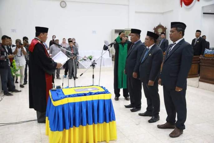 Suasana pelantikan tiga pimpinan DPRD Kabupaten Buton definitif periode 2019-2024. (Foto: Istimewa)