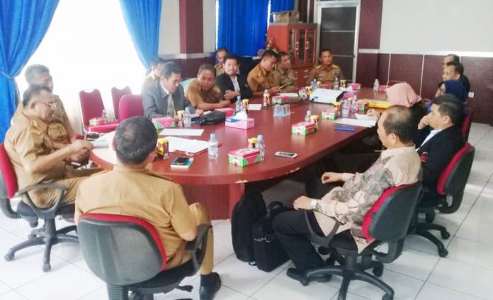 Pertemuan pembahasan berdirinya Politeknik Negeri Ujungpandang di Kabupaten Kolaka, Sultra. (Foto: Suparman Sultan/SULTRAKINI.COM)