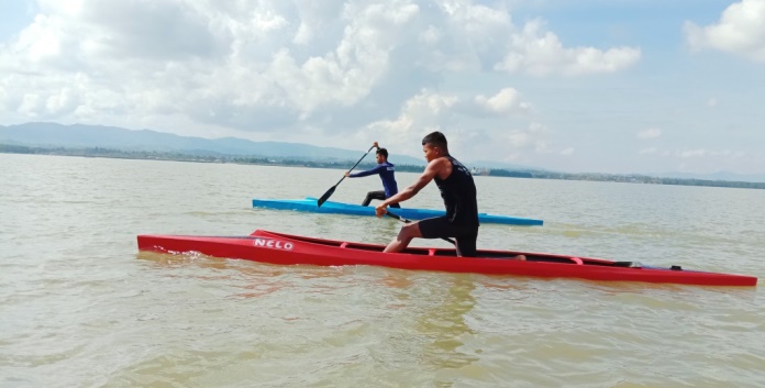 Latihan pedayung Sultra dalam menghadapi Popnas 2019. (Foto: Muh Yusuf/SULTRAKINI.COM)
