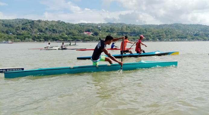Latihan atlet dayung Sultra sebagai persiapan menghadapi pra-PON. (Foto: Muh Yusuf/SULTRAKINI.COM)
