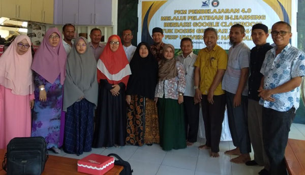 Sebanyak 12 dosen dilingkungan FISIP UHO yang mengikuti peltihan e-Learning di Kendari, Sabtu (26 Oktober 2019). Foto: Dok. Panitia.