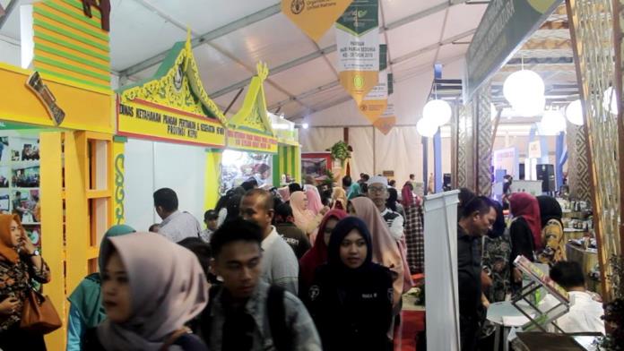 Keramaian Pameran Pangan HPS ke-39 di kawasan Eks MTQ Kendari,Senin (4/11/2019). (Foto: Dok.Sultrakini.com)