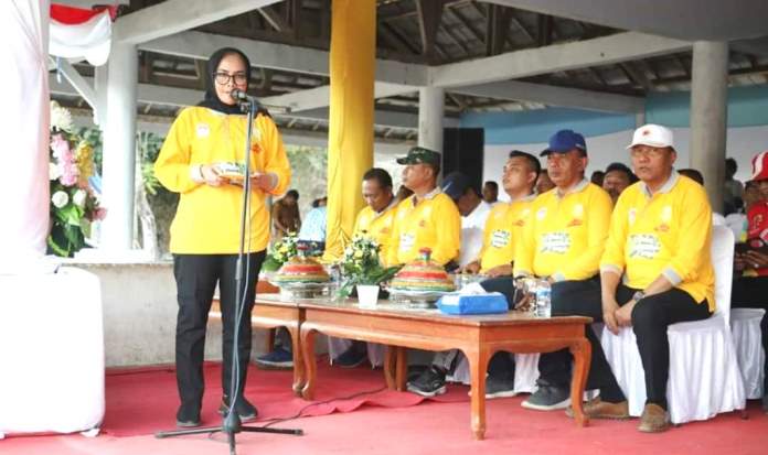 Wakil Bupati Buton, IIs Elianti memberikan sambutan sekaligus menutup Gala Desa Kabupaten Buton, Senin, (25/11/2019) (Foto: Ist)