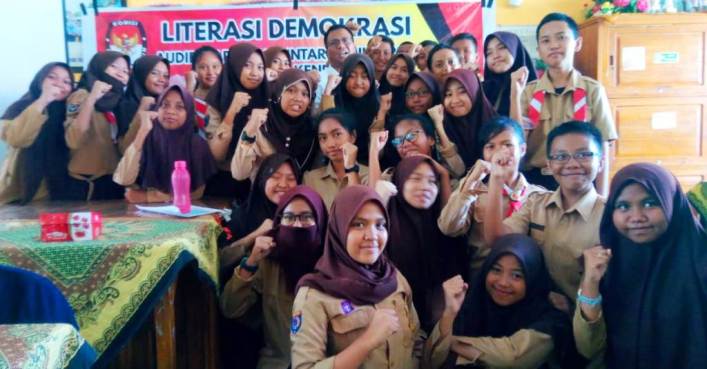Siswa-siswi peserta literasi demokrasi KPU Kota Kendari sangat antusias (Foto: Istimewa) 