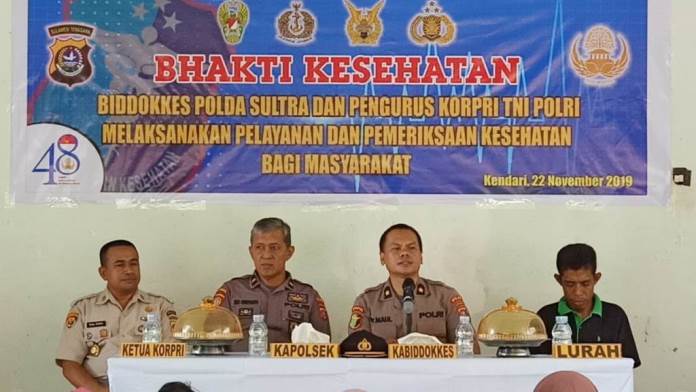Bakti Sosial Biddokkes Polda Sultra dalam rangka HUT Korpri TNI/Polri, Jumat (22/11/2019). (Foto: Hasrul Tamrin/SULTRAKINI.COM)