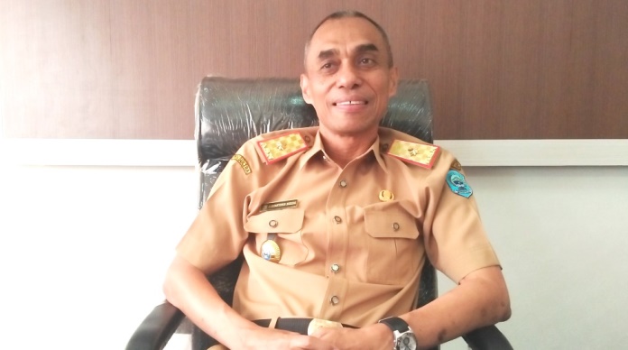 Sekretaris Daerah Buton Tengah, Konstantinus Bukide. (Foto: Ali Tidar/SULTRAKINI.COM)