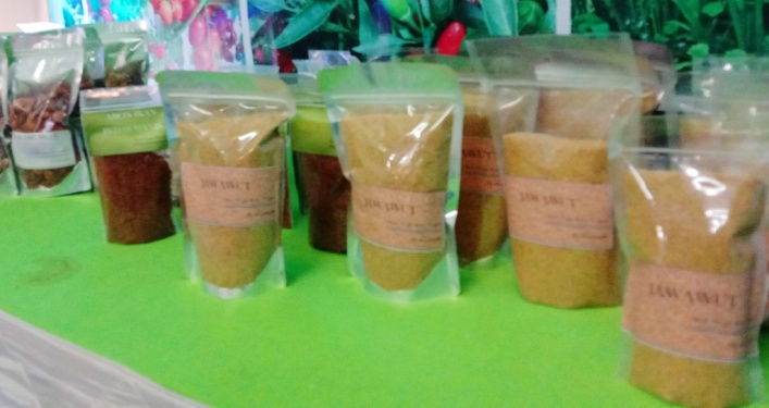 Produk kemasan hasil olahan tanaman Juwawut yang di pamerkan Dinas Ketahanan Pangan Kabupaten Buteng di HPS ke - 39, Minggu (3/11/2019) (Foto: Wa Rifin/SULTRAKINI.COM)