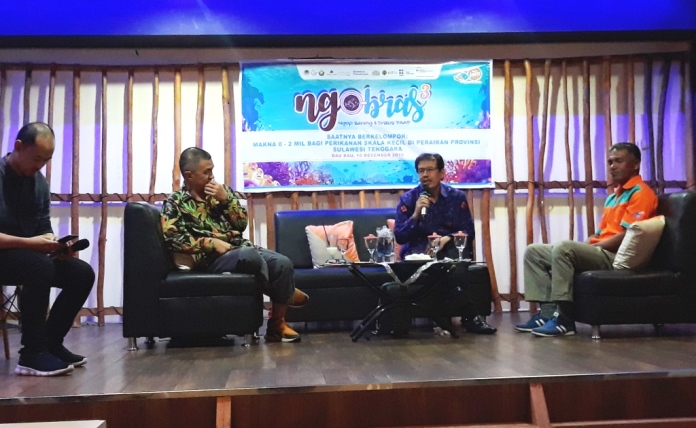 Talkshow Saatnya Berkelompok: Makna 0-2 mil bagi Perikanan Skala Kecil di Perairan Sultra di Kota Baubau, Selasa (10/12/2019). (Foto: Aisyah Welina/SULTRAKINI.COM)