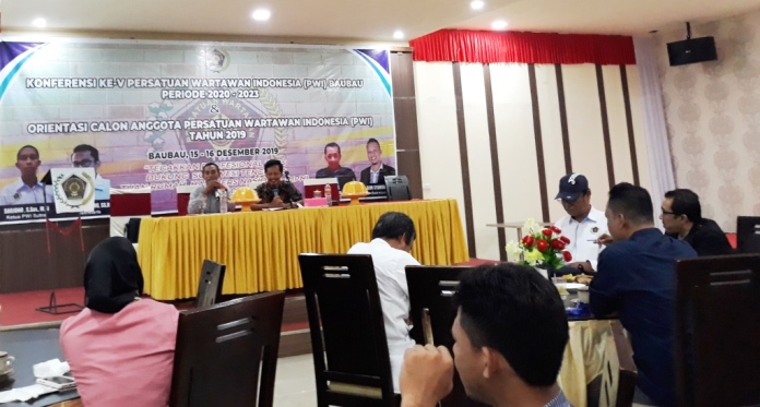 Konferensi ke V Persatuan Wartawan Indonesia di Kota Baubau periode 2020-2023, dirangkaikan dengan orientasi calon anggota PWI. (Foto: Aisyah Welina/SULTRAKINI.COM)