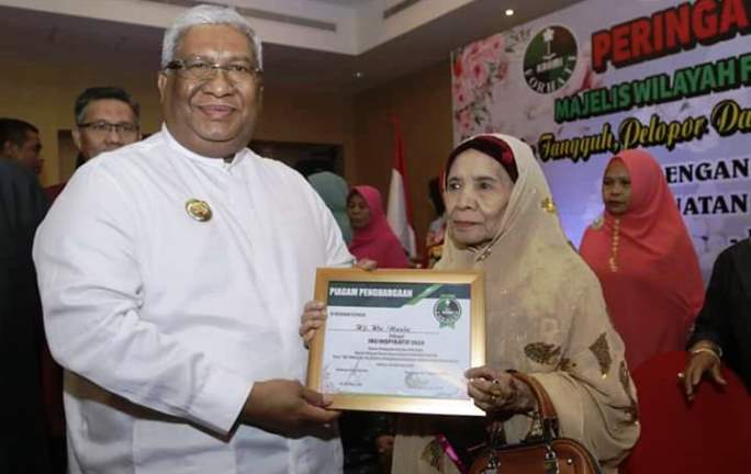 Gubernur Sultra Berikan Penghargaan kepada Ibu Inspiratif, Kamis (26/12/2019). (Foto: Istimewa).