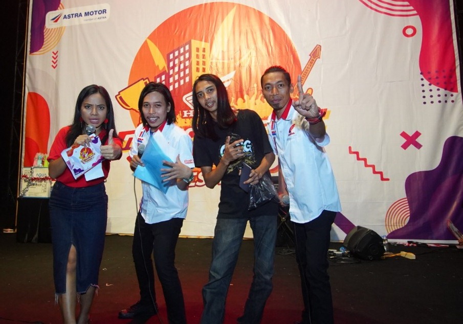 Tuming dan Abu saat meriahkan Festival Kejutan Honda di Makassar (Foto: Istimewa)