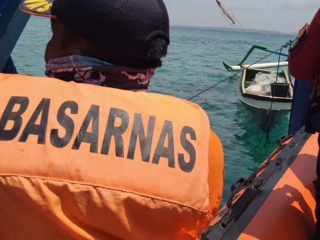Perahu milik Nurdin berhasil ditemukan oleh SAR Kolaka dalam pencarian hari pertama. (Foto: Ist)