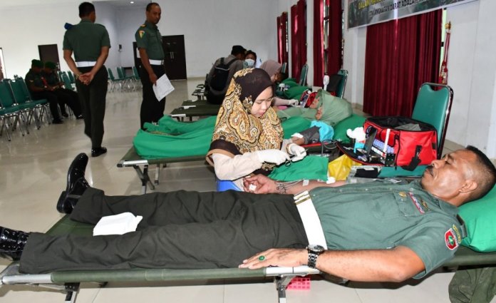 Donor darah memperingati Hari Juang TNI AD oleh Korem 143/HO (Foto: Ist)