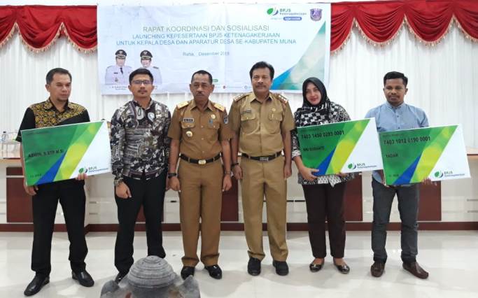 Peluncuran kepesertaan BP Jamsostek Kepala dan aparat desa di Kabupaten Muna, Sulawesi Tenggara (Foto: Istimewa)