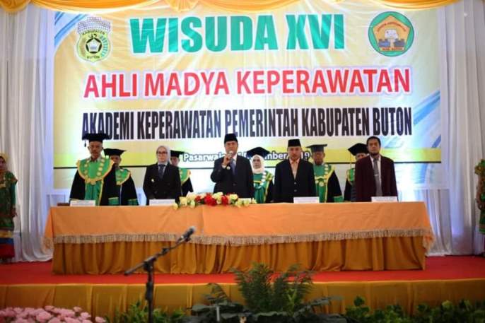 Suasan wisuda Akademi Keperawatan Kabupaten Buton di Gedung Wakaka Pasarwajo, 26 Desember 2019. (Foto Istimewa).
