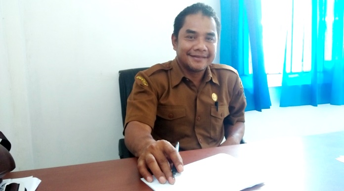 Kepala Bagian UKPBJ Kabupaten Buton Tengah, Sahid SP. (Foto: Ali Tidar/SULTRAKINI.COM)