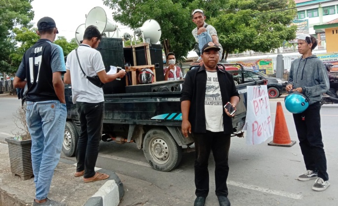 Masa Aksi Asosiasi Petani Singkong Gaja Kecamatan Sambulakoa Konsel, Senin (23/12/2019) (Foto: Wa Rifin/SULTRAKINI.COM)