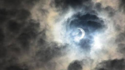 Ilustrasi gerhana matahari cincin (Foto: Istimewa)