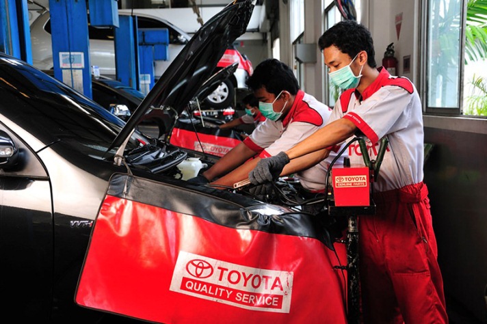 Service kendaraan Kalla Toyota (Foto: Istimewa)