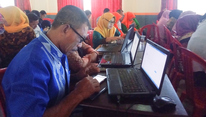 Suasana ratusan guru di Konawe mengikuti workshop pembuatan E-Modul 4.0 video pembelajaran interaktif integratif berbasis online disalah satu hotel di Unaaha, Sabtu (25/1/2020) (Foto: Ulul Azmi/SULTRAKINI.COM)