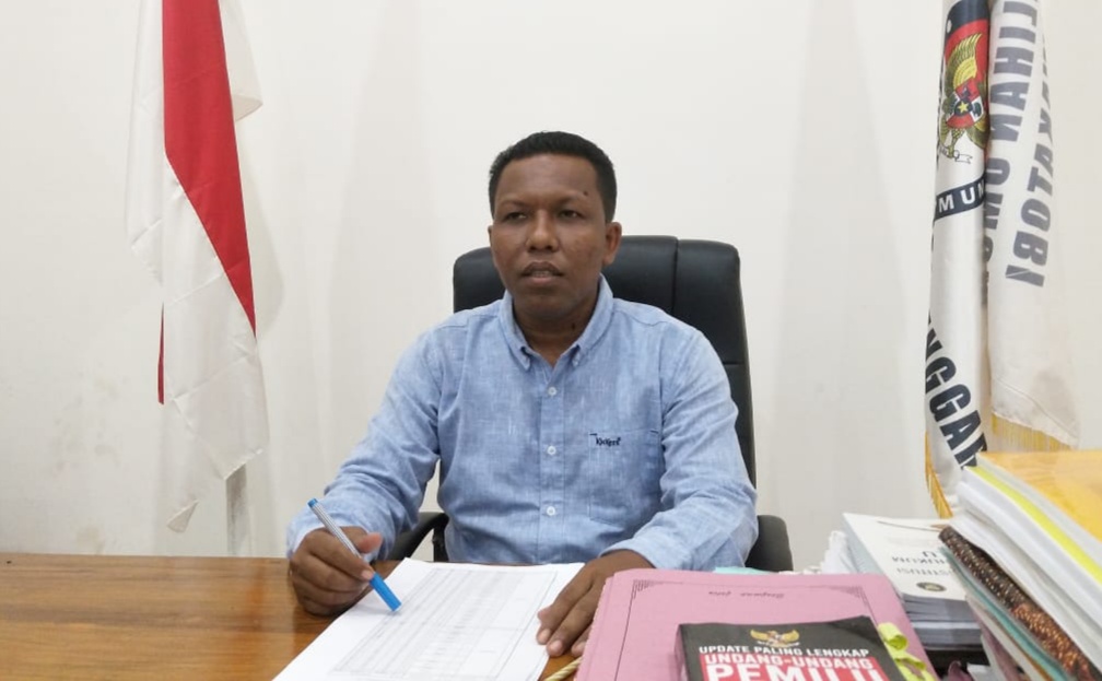 Ketua KPUD Kabupaten Wakatobi, Abdul Rajab (Foto: Amran Mustar Ode/SULTRAKINI.COM)