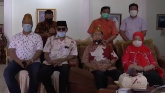 DPP LAT Masyur Masie Abunawas (tengah) bersama Sekjen DPP LAT Bisman Saranani,(Foto: Ist)