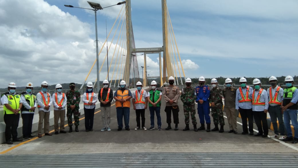 Peresmian uji beban statis dan dinamik jembatan teluk Kendari, Sabtu (3 Oktober 2020), (Foto: Riswan/SULTRAKINI.COM)
