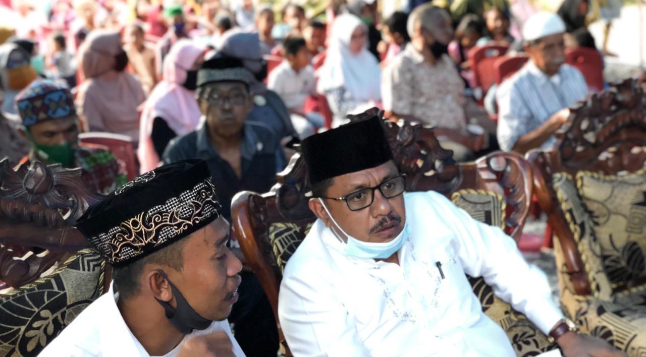 Ketua DPRD Kabupaten Wakatobi Hamiruddin (kanan) menghadiri lomba bidang keagamaan yang digelar oleh komunitas mahasiswa Tindoi Maleko (Foto: Ist)