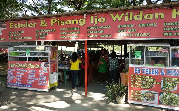 Warung Es Teler Wildan di komplek penjual dalam area Koni Sultra. Foto: Dok/SultraKini.com.
