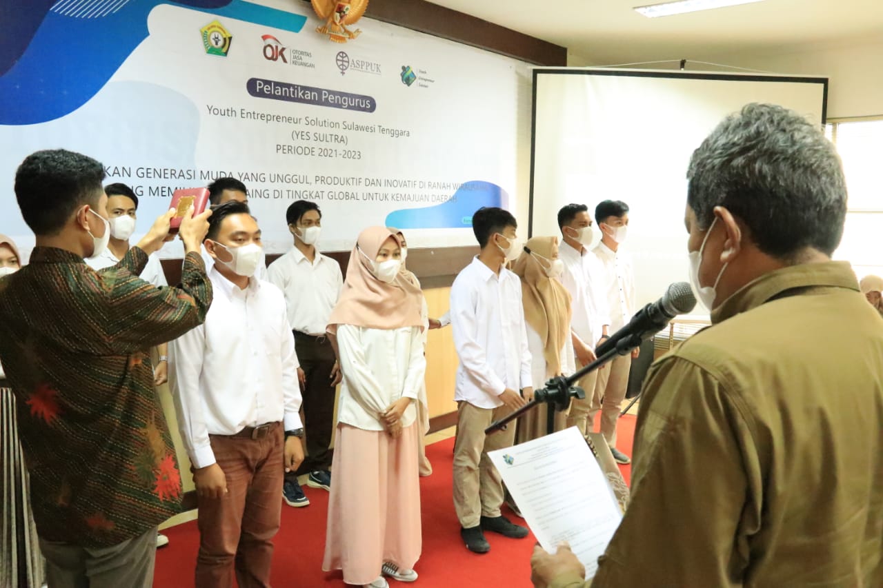 Pelantikan pengurus Youth Entrepreneur Solution Sulawesi Tenggara (YES SULTRA) Periode 2021-2023 (Foto: Dok. OJK Sultra) ﻿