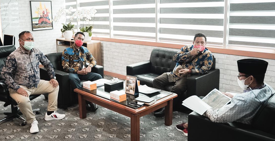 Bupati Muna, LM Rusman Emba saat bertemu Menteri Pariwisata dan Ekonomi Kreatif Sandiaga Salahuddin Uno, di Jakarta (Foto: Ist)
