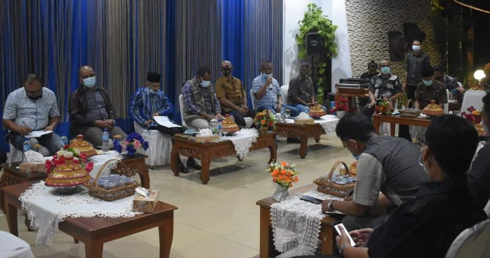 Pemerintah Kota Baubau saat menggelar rapat membahas tentang tindaklanjut penyerahan aset Buton-Baubau (Foto: Dok. Diskominfo Kota Baubau) ﻿