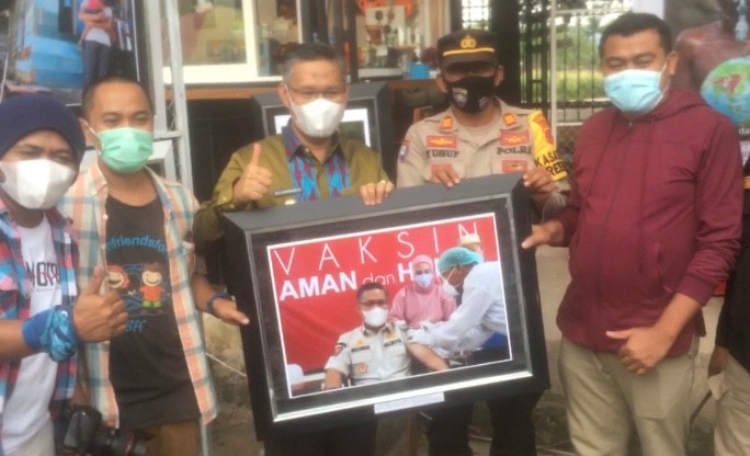 Wali Kota Kendari, Sulkarnain Kadir dan Tim Marimotret Indonesia, (Foto: Mahatma Adnan Nuari/SULTRAKINI.COM)