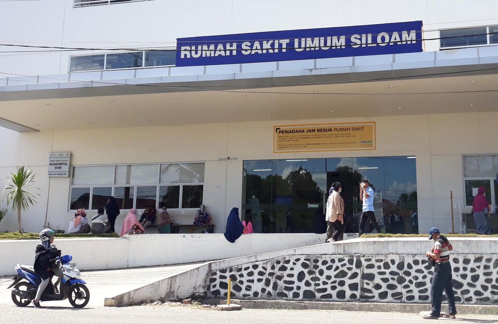 Suasana di Rumah Sakit Umum Siloam Buton sebelum izin operasional berakhir, (Foto: Aisyah Welina/SULTRAKINI.COM)