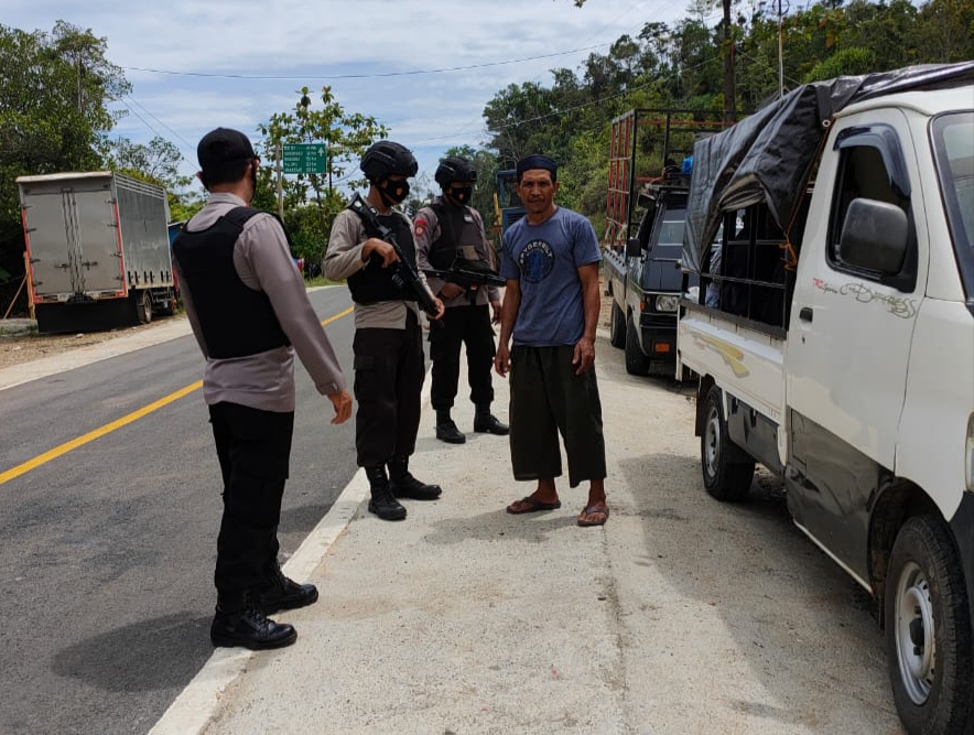 Pihak Kepolisian Sulawesi Tenggara saat melakukan Patroli di Daerah Perbatasan Sultra-Sulsel. (Foto. Dok Polres Konut) ﻿