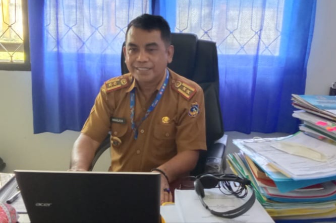 Kepala Badan Kepegawaian, Pendidikan dan Pelatihan Muna Barat La Ode Mahajaya, (Foto: Hasan Jufri/SULTRAKINI.COM)