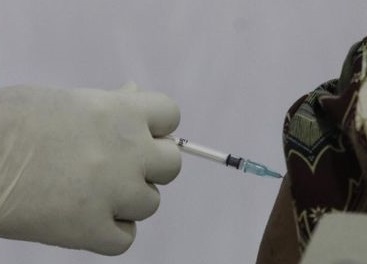 Ilustrasi suntik vaksin. Foro: Repto CNN Indonesia.