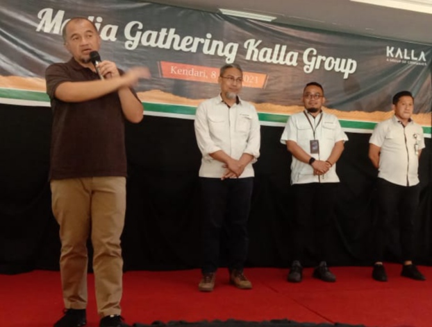 President Director Kalla Group, Solihin Jusuf Kalla (paling depan) bersama Jajaran Pimpinan, CEO Kalla Group (Foto: Wa Rifin/SULTRAKINI.COM)