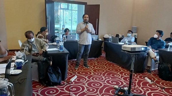 Sekjen AMSI, Wahyu Dyatmika pada acara Training of Trainers untuk menyusun materi, kurikulum hingga modul pelatihan Penguatan Bisnis Media Online.