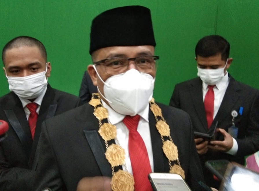 Rektor Universitas Halu Oleo Kendari Muh Zamrun Firihu (Foto: La Niati/SULTRAKINI.COM)