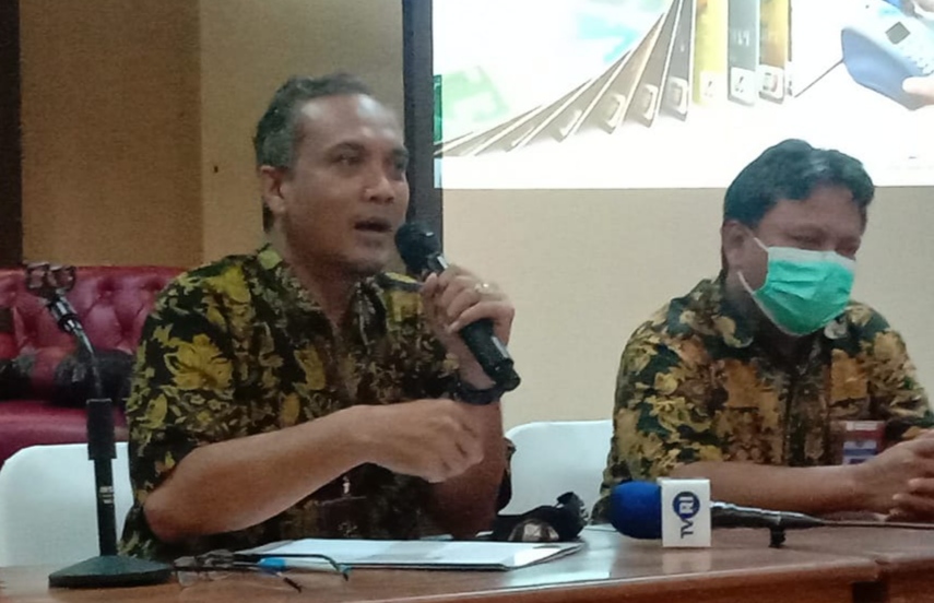 Kepala KPPN Kendari, Tegut Retno Sukarno, (kiri) (Foto: Wa Rifin/SULTRAKINI.COM)
