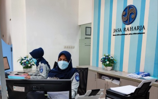 Pelayanan di Kantor PT Jasa Raharja selama PPKM Mikro, (Foto: Dok. Humas PT Jasa Raharja)