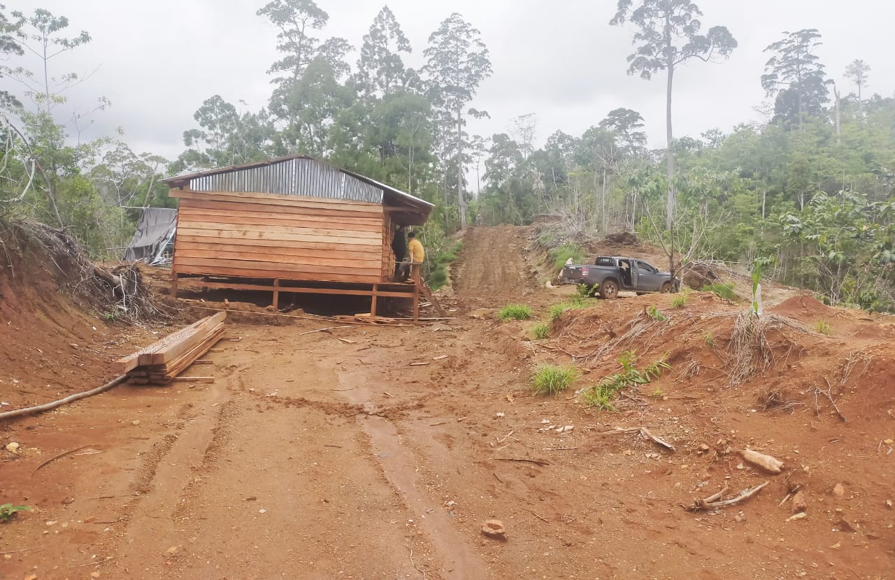 Lokasi pertambangan PT Mining Maju di Desa Pitulua, Kecamatan Lasusua, Kabupaten Kolaka Utara, tampak sepi seperti tidak ada aktifitas, (Foto: Ist)
