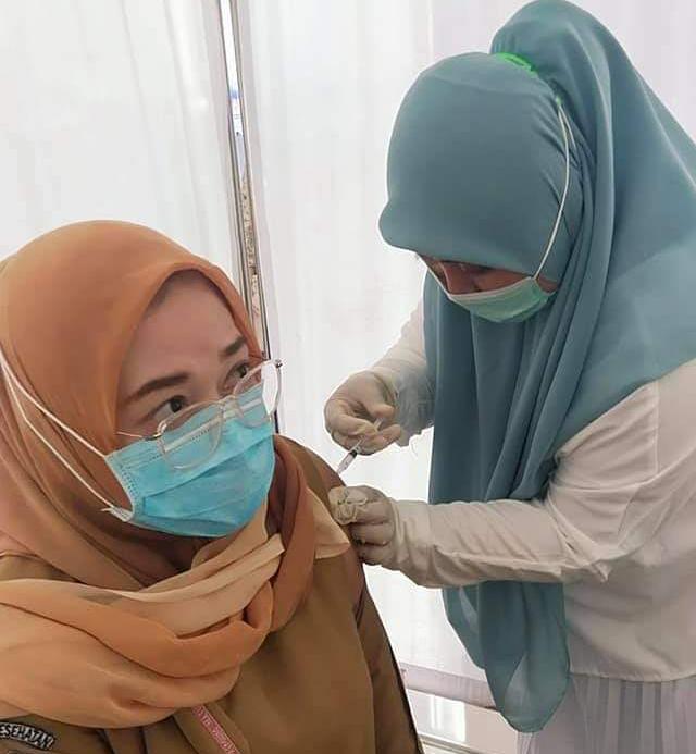 Nekes di Muna Barat mulai disuntik vaksin dosis ke tiga, (Foto: Hasan Jufri/SULTRAKINI.COM)